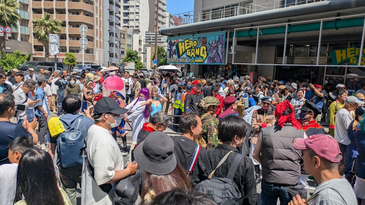 minimusu_miniko's tweet photo. ストフェス2026⭐️
ちょこっと覗いてきた～૮(๑◕ܫ◕๑)ა

ミニ子、ちびだから
優しいお兄さんに上から写真撮ってもらった🤭

ひといっぱいだったけど
レイヤーさんたくさん見れて満足🫶

#ストフェス2026
#日本橋 https://t.co/RlDtzKNNsA