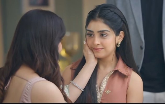 Preeti_Iyer_16's tweet photo. today's epi was cute both fams were happy in their parts even though it had some foreshadowing of future chaos I'm happy moon finally smiled today after ages🥲 I hope mittals are kind to her in future cuz she deserves people who're soft towards her🫶🏻
#Jhanak #TwinkleArora https://t.co/6gVxvwp24T