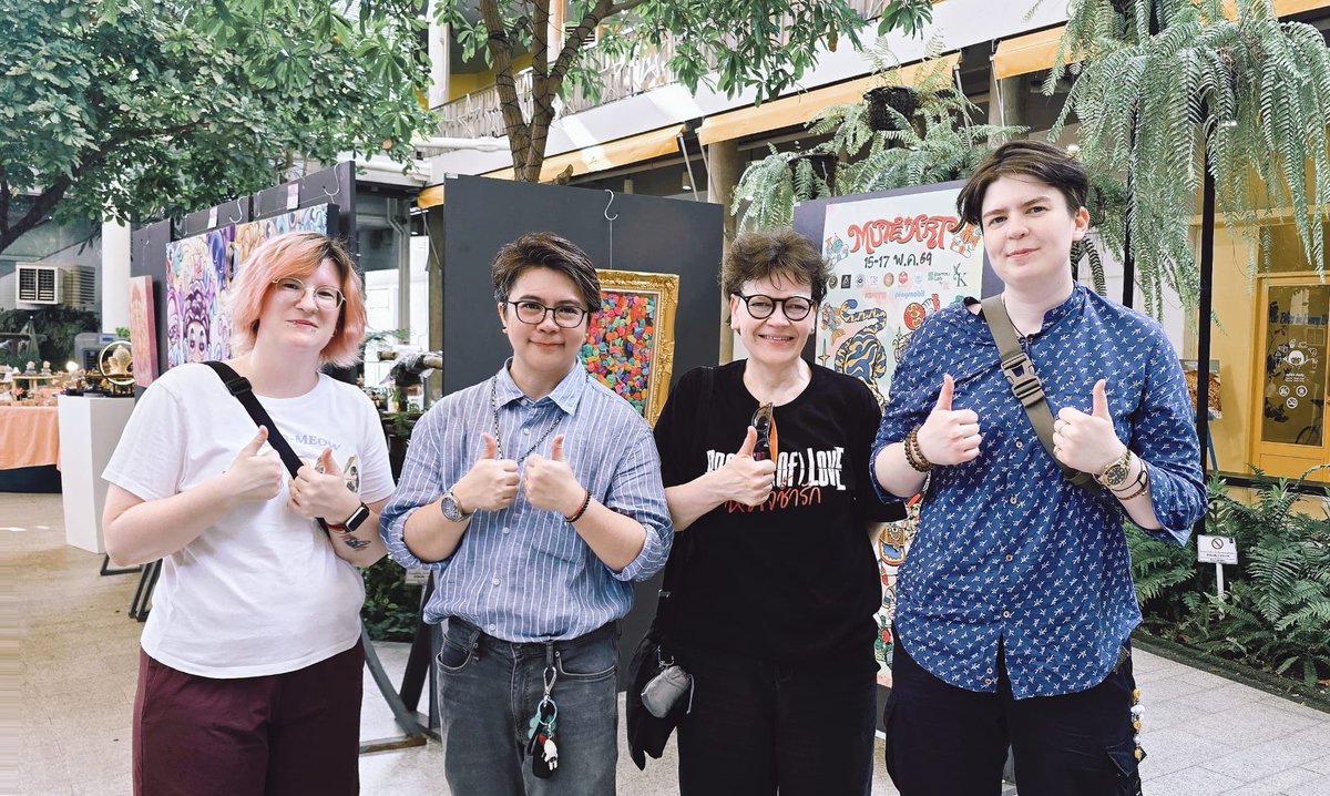 Coolleri's tweet photo. Yesterday, Dina @DFire3975 and I from Russia went to support @juth and @JuthStudio at the Mu te Art exhibition 🤍✨  

Thank you for always being kind to people and for everything you do.  
It was such a warm and special moment 💫

#JuthStudio https://t.co/lpH0ThyAFR