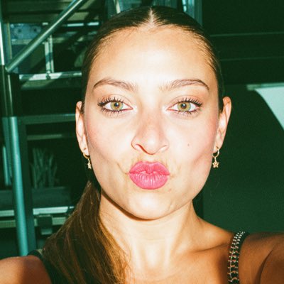 EstefaniaSLV's tweet photo. #NuevaFotoDePerfil https://t.co/VWacBJ4v5C