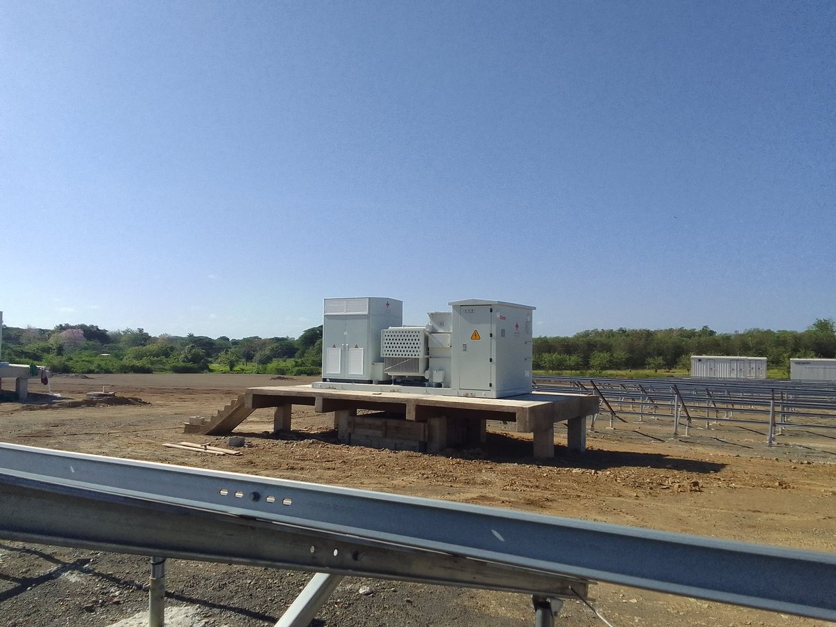 EvelioEvelin's tweet photo. El parque solar Guáimaro 2 continúa su proceso de ejecución. #CubaSolar #CubaVencerá #PorCamagüeyTodo @WalterNoris @vasquez_yuneisy @YaimyrB @JorgeSutil2 @YeleniMaite @AMPPCamaguey1 @CarlosOlivaEsp5 https://t.co/R0E5gppqzJ
