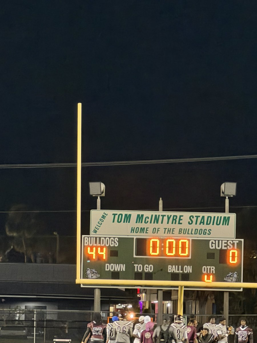 Hinds_football's tweet photo. Late to post but man it was so much fun  to help out for the last two weeks at my alma @MHSdogsfootball ‼️ 

Thank you so much for letting me come back out and be around the admin, coaches, and players that make Melbourne such a great school and community‼️

Special thank you to @coachpannucci for letting me be a small part of this spring and for doing such an amazing job for these kids making high school football the best experience possible for them!!! 

@BrettBlack33 thank you for your continued support of MHS with the booster program making me jealous every time I come back and see what the new swag is for the team lol

Huge congratulations and thank you’s to the rest of the staff and people who make Bulldog football great!!! Excited to watch how the DAWGS do next fall‼️
#BetterTogether 

@coachbpalmer5 @DwaneRobinson4Q @VSNSpaceCoast @recruitbrevard