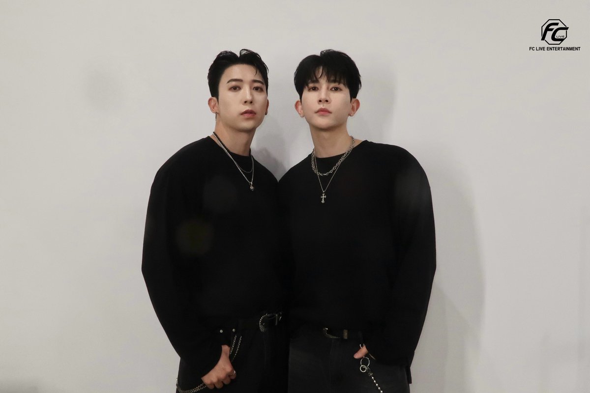 FCLIVE_official's tweet photo. #2U JAPAN FANMEETING 2026
" 2U know me? "

🗓5月17日(日) 14:00-/18:00-
📍東京：iBIG HALL
🎫一般チケット当日券あり

ついにイベント最終日‼️
#フン と #キソプ と一緒にたくさん盛り上がりましょう✨️

イベント詳細
🔗 https://t.co/wDa8nxLb5m

#HOON #KIEOP #훈 #기섭 #UX1 #UKISS #유키스 https://t.co/ZFm8SwbehT