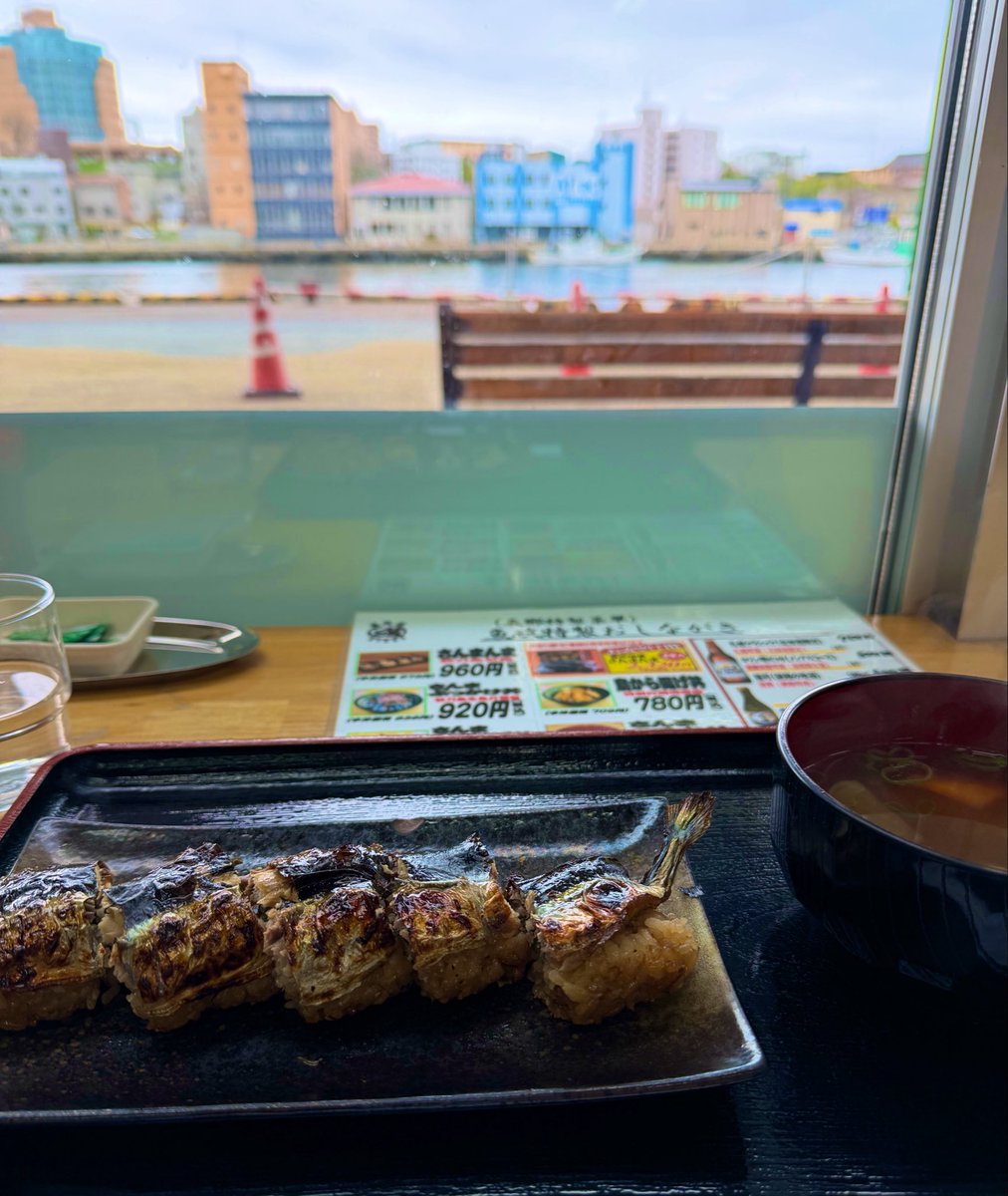 sguts1's tweet photo. 和商市場がお休みだったので他のところでさんまを食べています！おいしい。 https://t.co/yNfivEkheI