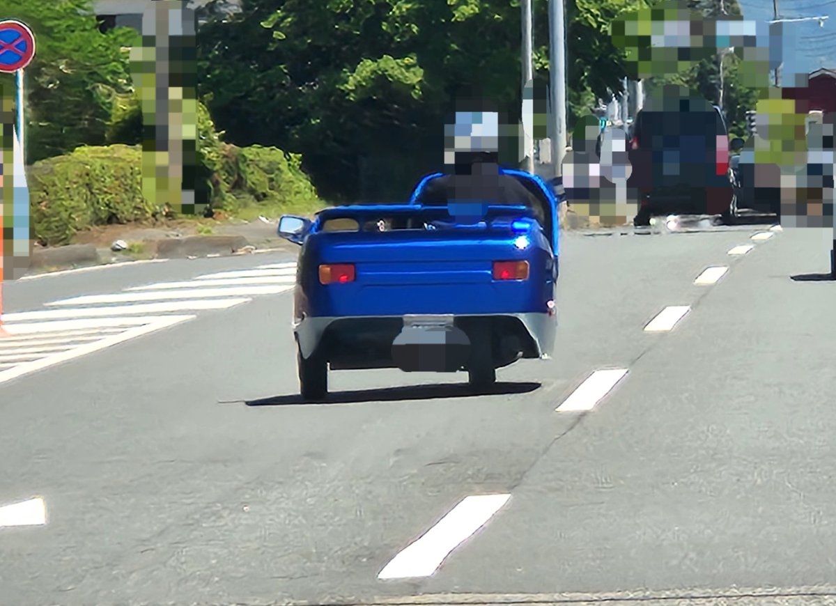youumikan's tweet photo. めっちゃ小さいオープンカー ??
走ってた https://t.co/ROvg4lzDI5