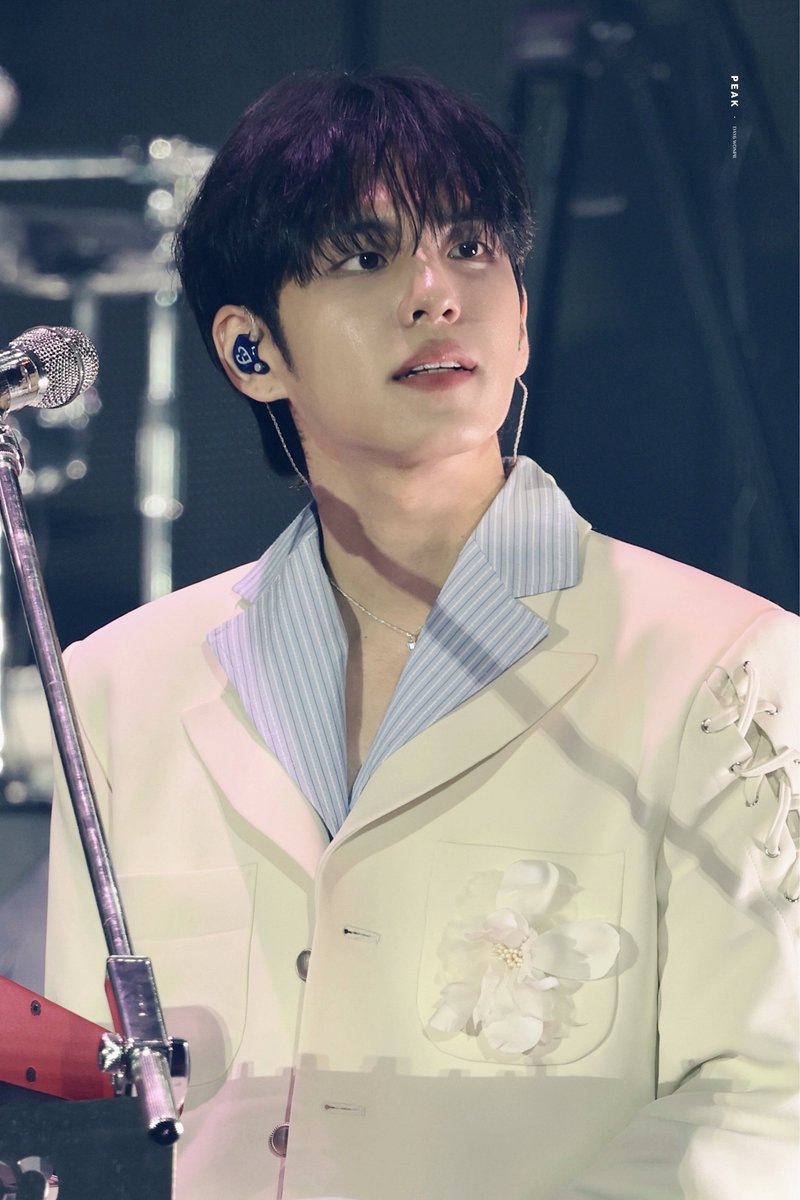 peak_pil's tweet photo. 260516 the decade 부산
#데이식스 #원필 #DAY6 #WONPIL https://t.co/BZsn7Pur4s