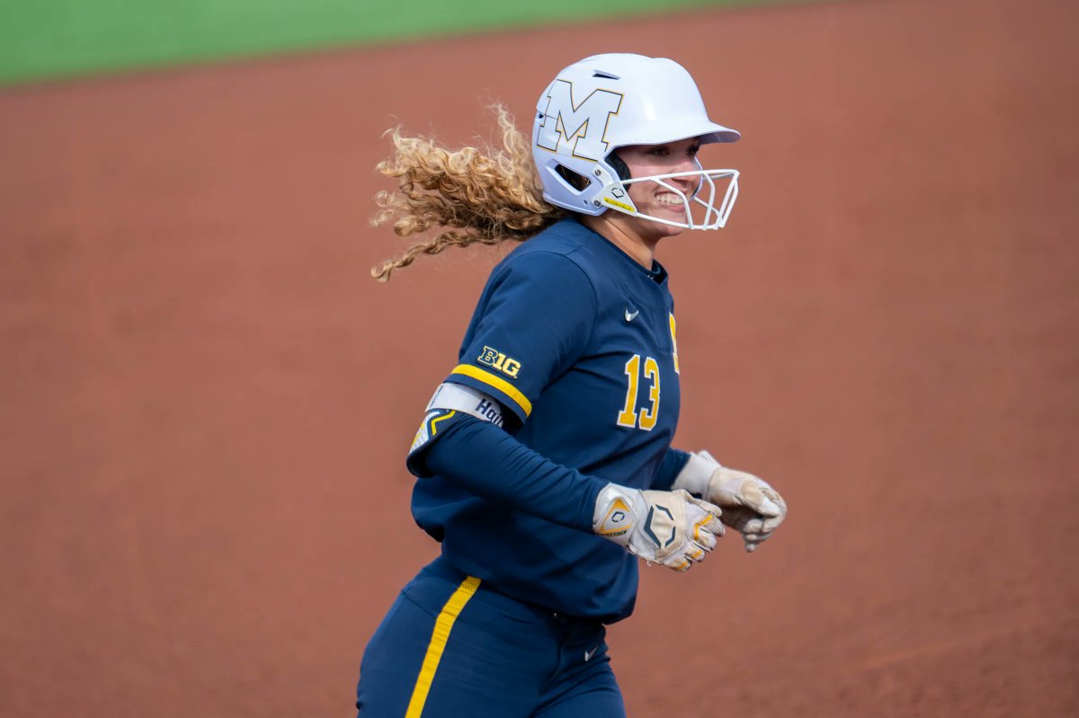 Sydney_Supple's tweet photo. Jenissa Conway now has 9 TRIPLES!!!!!!!!!

The most by a @umichsoftball player in over 30 years 
since Patti Benedict Townsend ('93) who was a 2 x All-American (1992-93), 2 x Big Ten Player of the Year (1992-93) and a member of Team USA in 1995 and 1997.

Conway now stands alone at 3rd in @umichsoftball history books for triples.