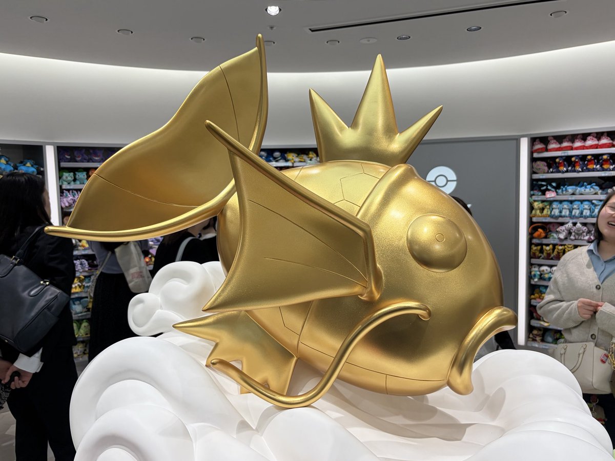 ポケモンセンター名古屋！ 金のシャチホコならぬ、 金のコイキング