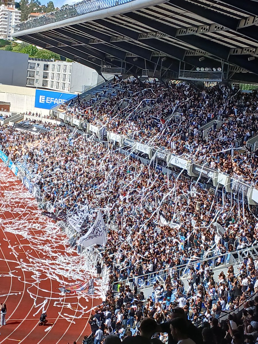 joao__andre___'s tweet photo. @carreiralopes12 @CabineSport @academicaoaf Não ouvi bem, olha diz lá outra vez https://t.co/fYlN61LITR