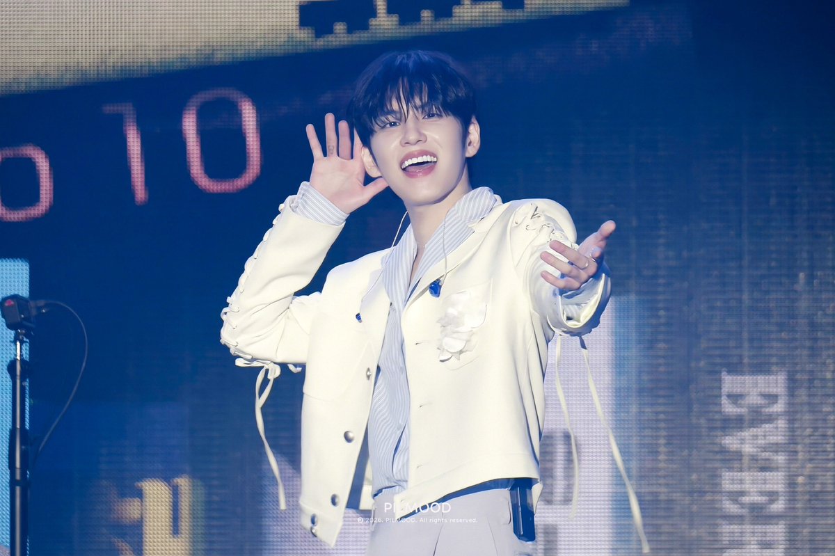 pilmood's tweet photo. 260516 더데케이드 부산 첫콘
#원필 #데이식스 #DAY6 #WONPIL

😄😄😄 https://t.co/vo5dUOr682