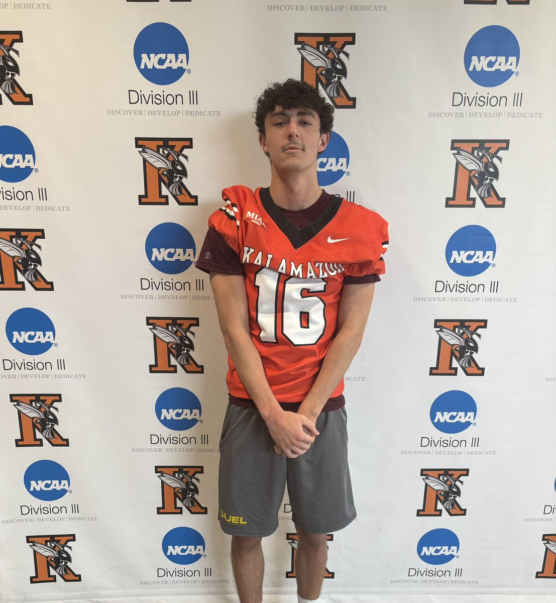 blakeburkeqb1's tweet photo. Thank you @CoachCWhitehead and @KzooFootball for having me on campus today! I learned a lot about the culture  from the visit and i enjoyed improving myself on the field! @EScottEmuakpor1 @OkemosWolvesFB @PrepRedzone @MichFBFrenzy @PrepRedzoneMI @AllenTrieu https://t.co/ygpq02lLCT