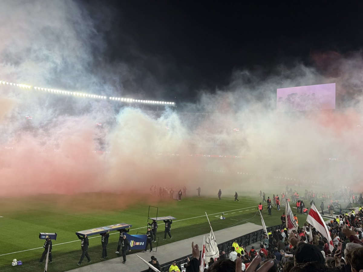SEBAPIACENTINI's tweet photo. Un paso más @RiverPlate de mi vida !!!! https://t.co/7wmLb4GCws