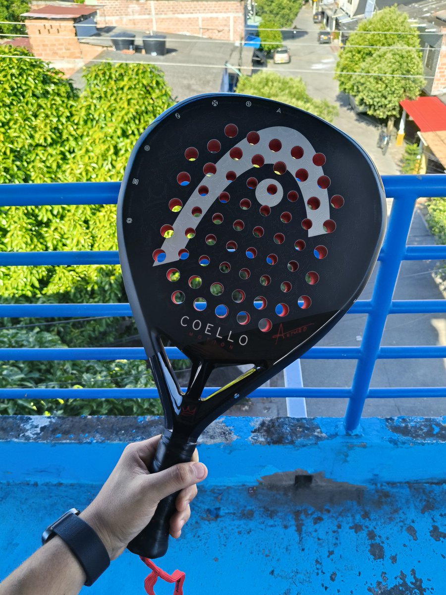Nicktoar's tweet photo. Muy linda mi nueva pala 🤩😍 @Arturocoello__ https://t.co/ucfOMxMomA