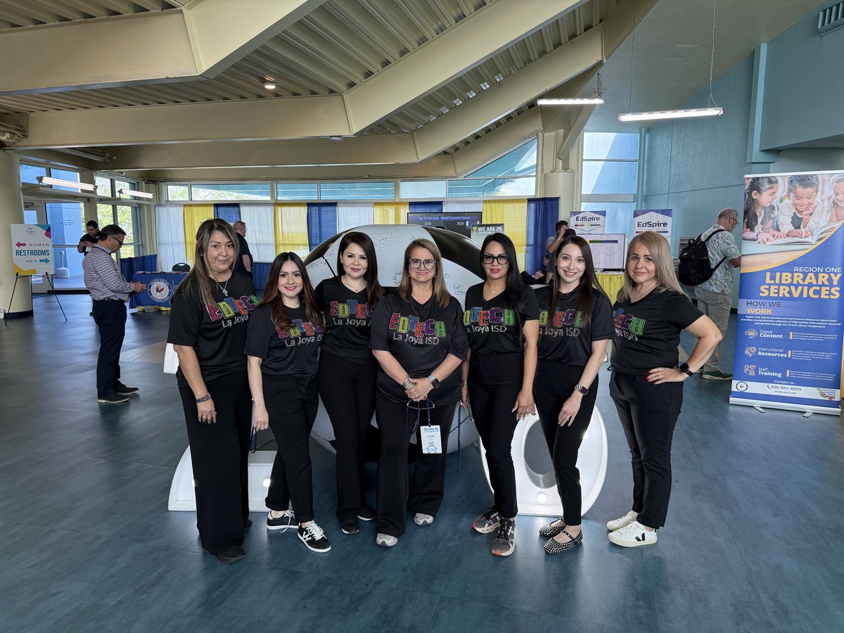 technovate67's tweet photo. Had a great time learning &amp; growing at the @RegionOneESC Technology Conference this past week with the @LaJoyaISDEdTech crew! Made some meaningful connections at the @PearDeck  booth. TY Mrs. Clem Garza @MsGracia15 @marisol_garza_1 @Leticia_FF77 @SaraLeeSanchez2 Sonya. https://t.co/re8UNsTdPs