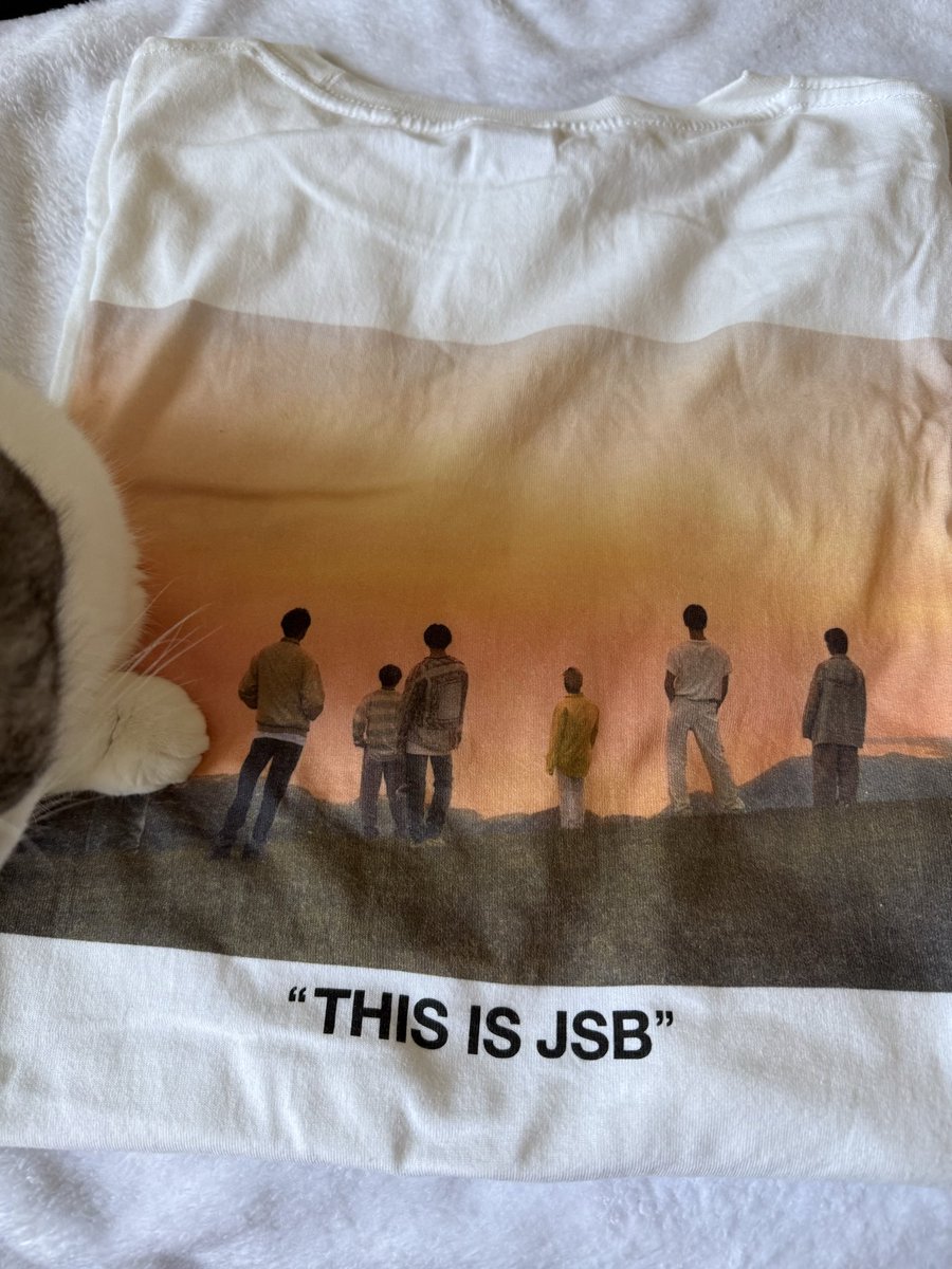 kae_mate524_K's tweet photo. 前のだけど
このTシャツ好き🥰
夏は愛用してる🌈
#THISISJSB
#三代目JSOULBROTHERS https://t.co/nbEFg6IY1l