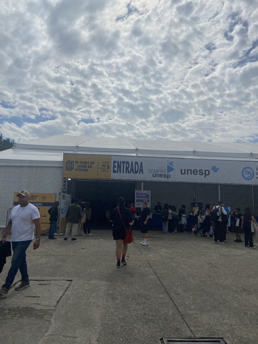 Imalpxca's tweet photo. fiz oq pude hoje, não pude mto mas ainda sim tenho os melhores amigos (me proibindo de morrer) e o melhor namorado do mundo q ta me salvando dessa doença maldita q apareceu do nada 🫶🏽 
how do i live, without the ones i love? https://t.co/MHNAKkEKW6