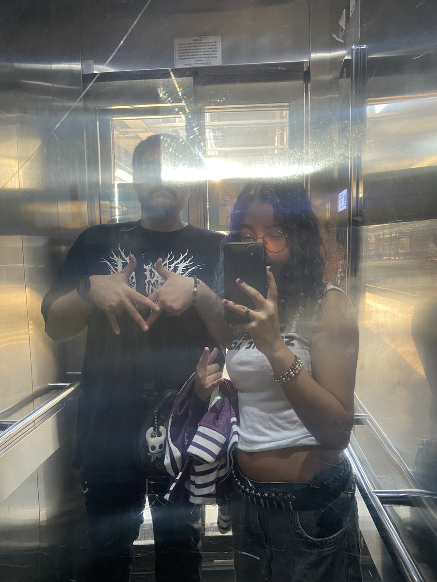Imalpxca's tweet photo. fiz oq pude hoje, não pude mto mas ainda sim tenho os melhores amigos (me proibindo de morrer) e o melhor namorado do mundo q ta me salvando dessa doença maldita q apareceu do nada 🫶🏽 
how do i live, without the ones i love? https://t.co/MHNAKkEKW6