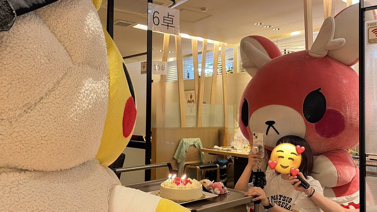 erk_1126_'s tweet photo. ジンくんを愛おしそうに見つめるもみじ♡ かわいい🫶

#羊飼いしゃん
#ジンギスカンのジンくん
#またぎのもみじちゃん https://t.co/3l2FcDPcle