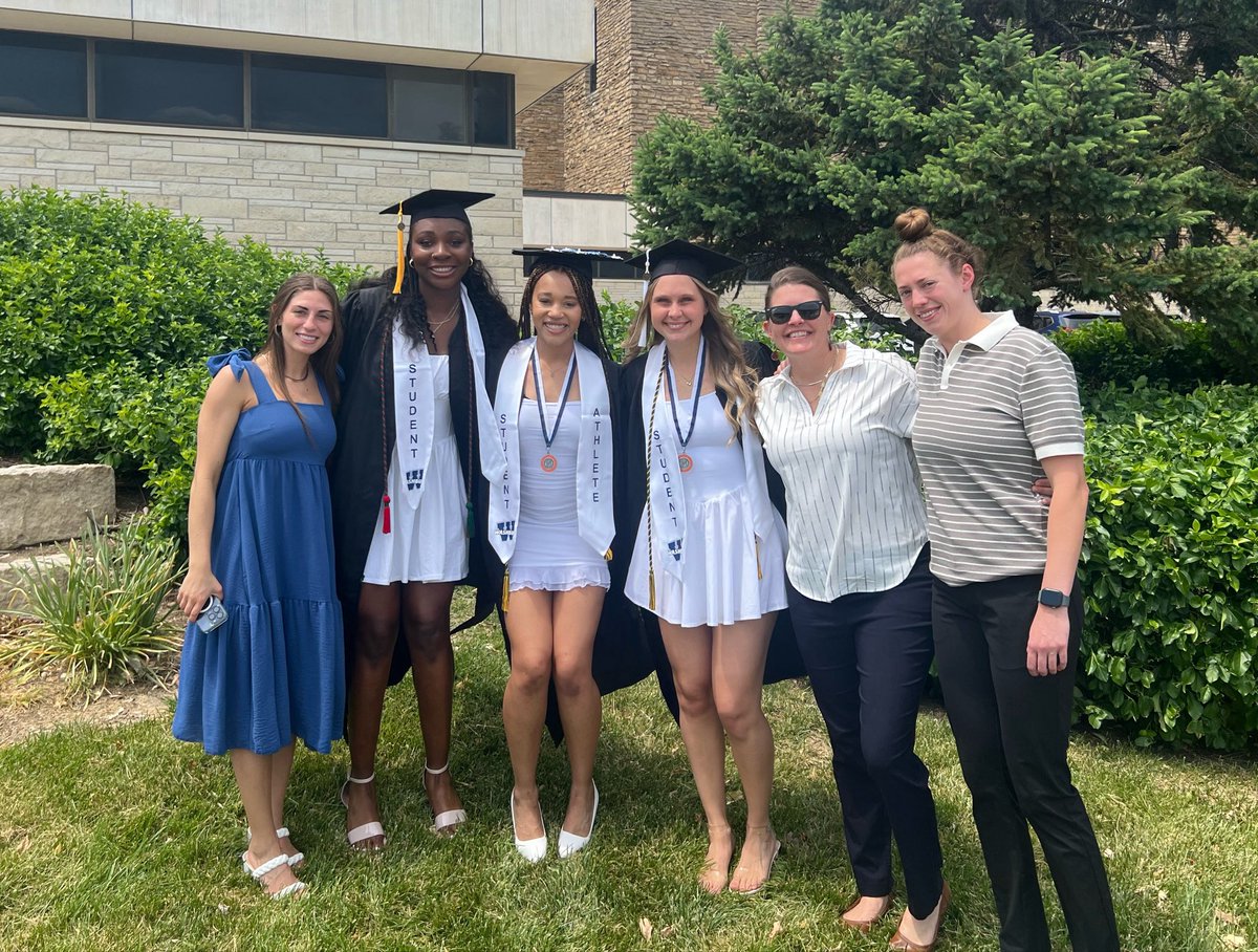IchabodWBB's tweet photo. The non-negotiables are:

CONNECTION 🧩
GROWTH 📈
GRIT 😤
FIRE 🔥 

MISSION ACCOMPLISHED ✅ 🏆 

Thank you to our seniors for making their historic mark. Ichabods forever 🎩 —>🎓
#GOBODS https://t.co/CJseLSGV0O