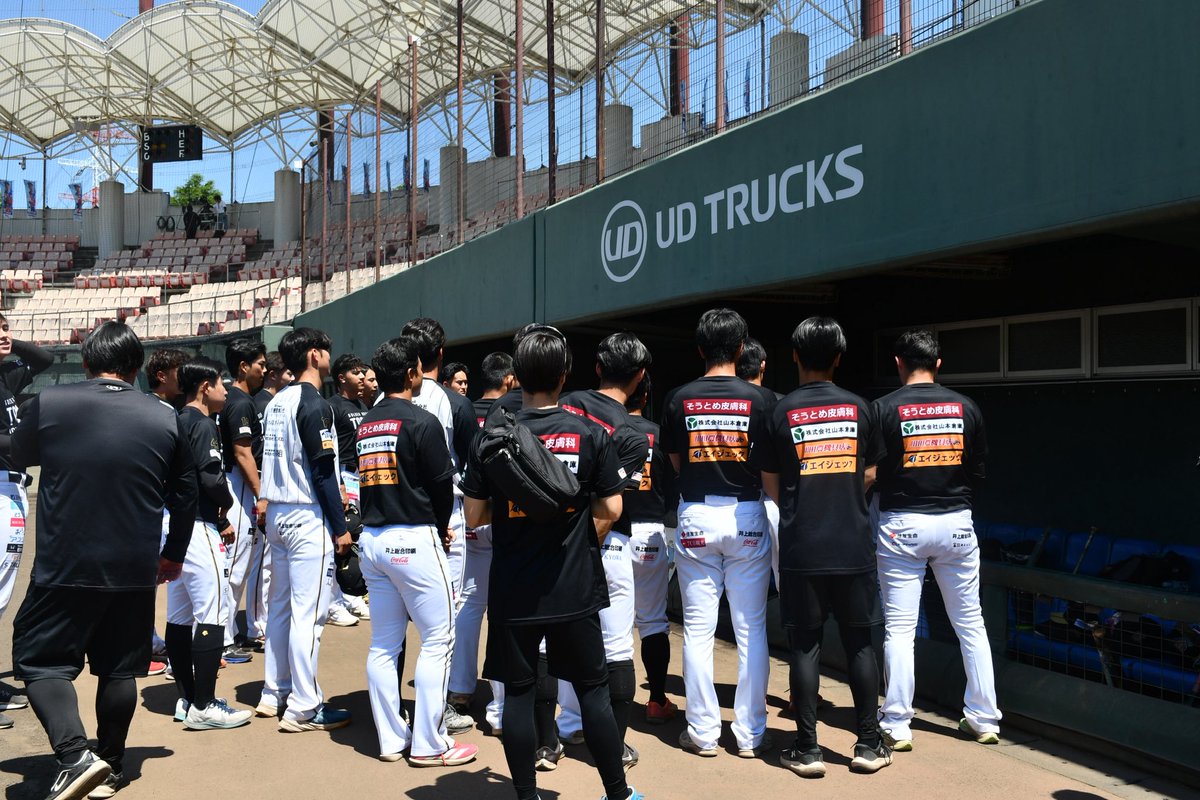 tochigi_gb's tweet photo. 【本日の試合】
🗓️5月17日(日)13:00PB
🆚#埼玉武蔵ヒートベアーズ
🏟️UDトラックス上尾スタジアム
本日、気温が高くなっております。
水分補給をこまめに行い、体調にお気をつけてご観戦下さい。
本日も応援よろしくお願い致します🔥
#栃木ゴールデンブレーブス
#10周年
#ONEHEART10th
#BCLASICO https://t.co/AIKG9Oue20
