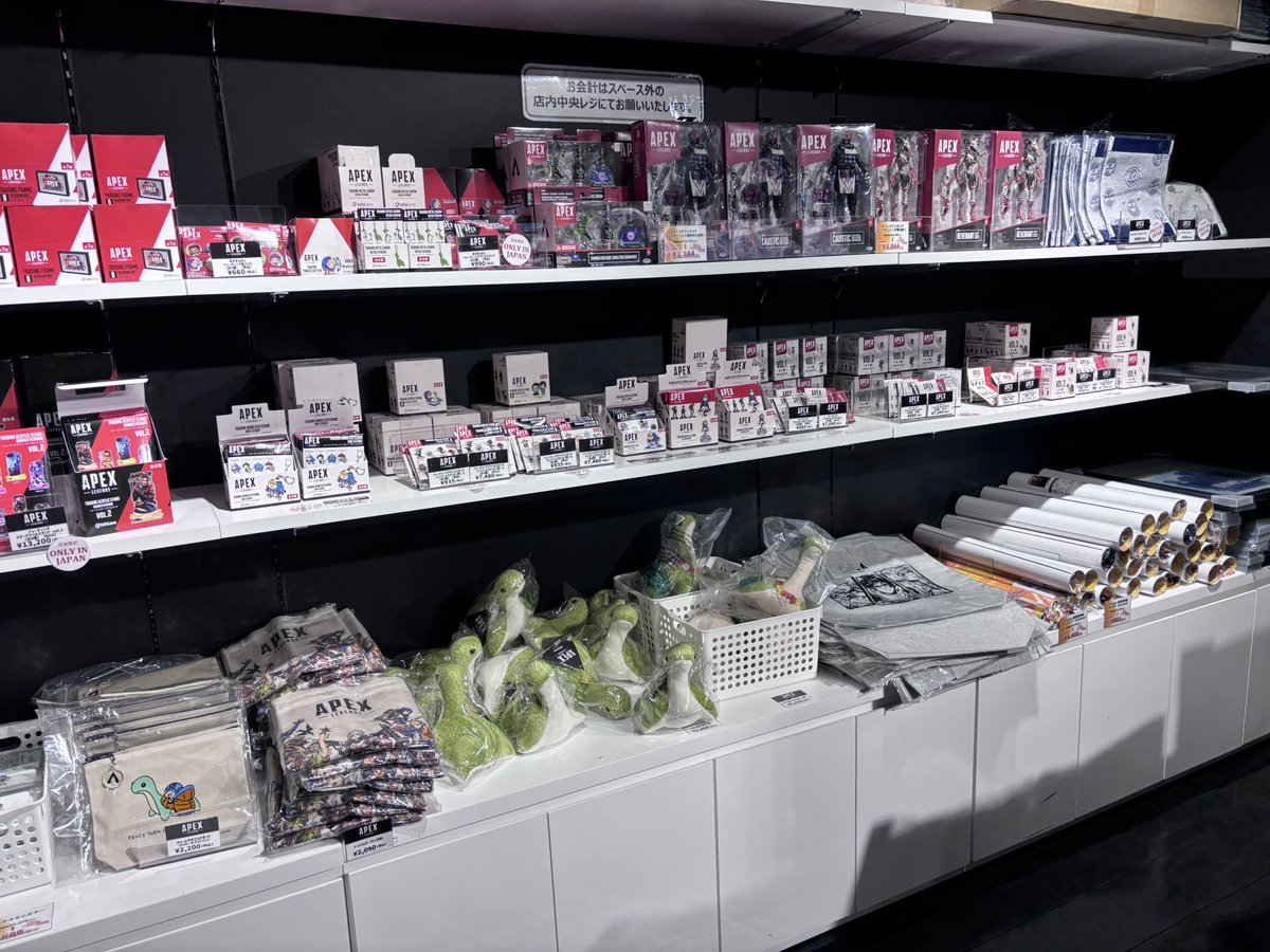 sofut_eccle's tweet photo. 期間限定ショップ「Apex Legends™ mini POP UP STORE in TOWER RECORDS」
に行ってきました...。
隅の隅で迷った🥺

#タワーレコード福岡パルコ店催事スペース https://t.co/kYDkPt9rfG