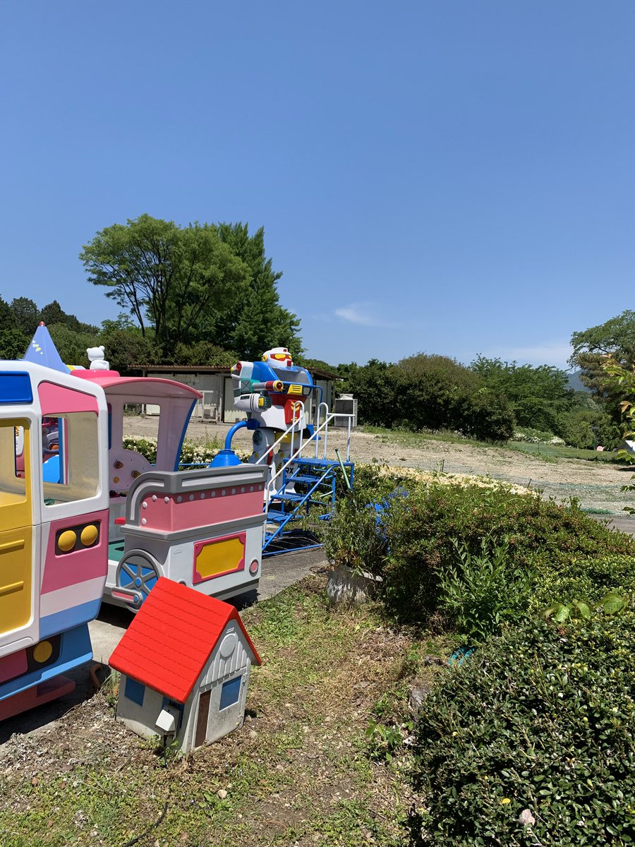 onezonezone's tweet photo. ガンダムぽい何かに乗って喜ぶこども https://t.co/lszyyCO6eG