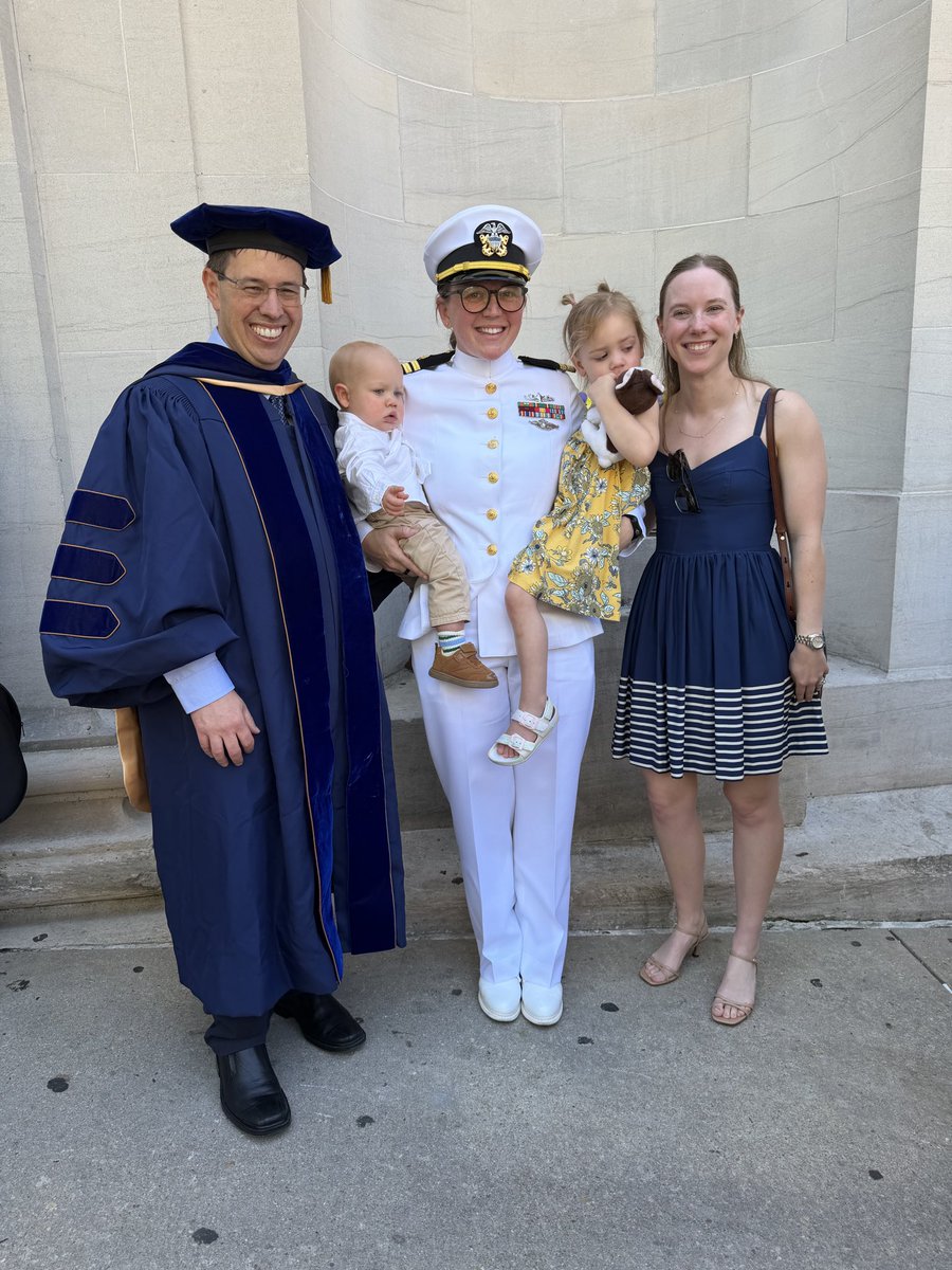 JeffGoodiePhD's tweet photo. One great joys of faculty life is celebrating w/ students at the end of their formal education, knowing u played a small part in their goals. At @USUhealthsci, it's extra special as many grads will care for mil svc mbrs in harm's way & their families. I never doubt whether my job has a purpose. @usufamilymed @DeploymentPsych