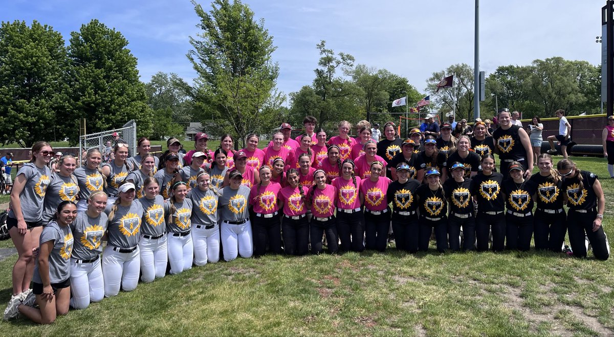 _YHSsoftball's tweet photo. We were so honored to participate in the Strike Out Cancer event at Lockport! This is not about wins or losses but communities of softball coming together to support a cause! This is what playing sports is all about! 🦊 🥎 #thepoweroffriendship #yyeahh https://t.co/pLr59HH3LI