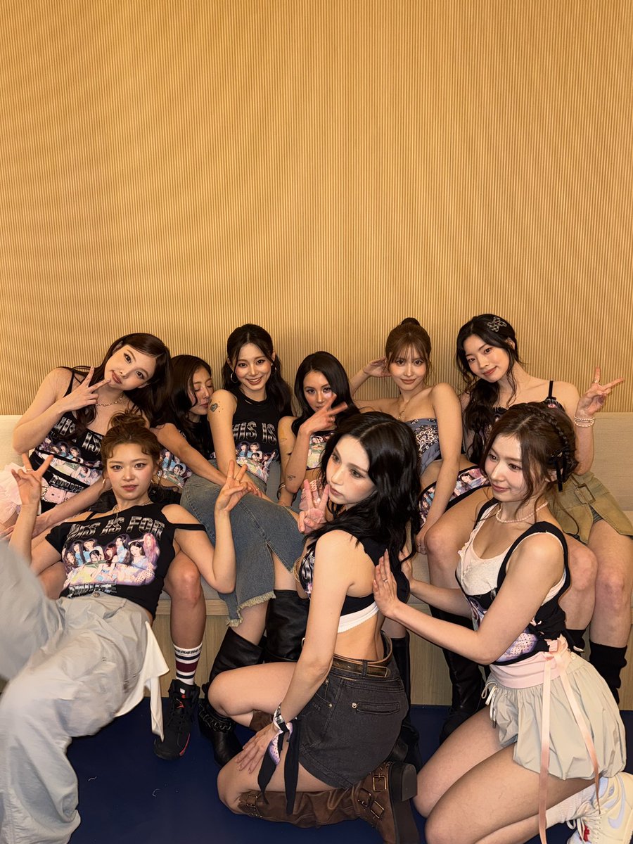 TWICE tweet media