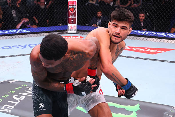 TradePunches's tweet photo. — Fight Result —

🇵🇪 Juan Diaz def. 🇺🇸 Malcolm Wellmaker
via Submission (Round 2, 4:08)

Juan Diaz improves to 16-1-1
📊 Polymarket: 32¢ (+208) → $1.00
💰 $940,580 volume traded

#UFCVegas117 https://t.co/247xQcpiU7