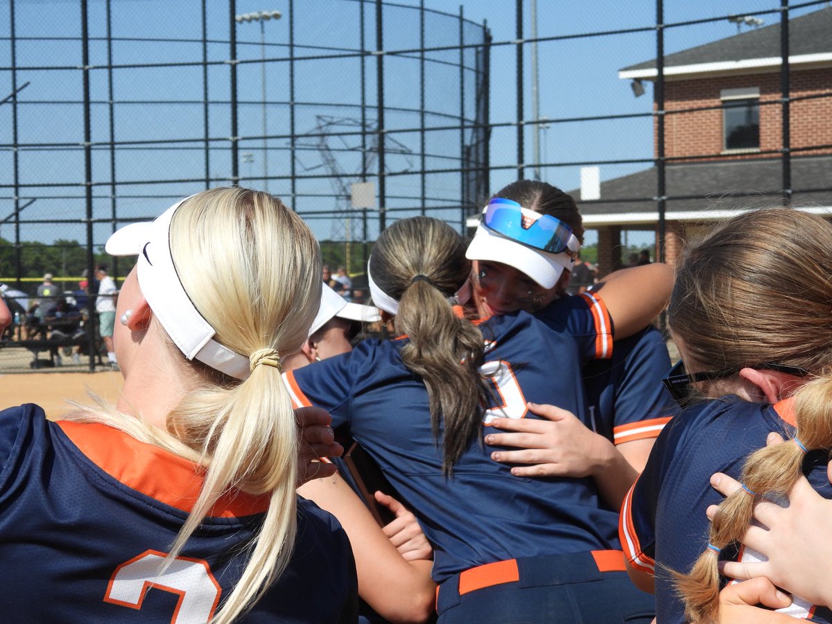 AveryWest2028's tweet photo. Our CCS season came to an end today, falling short to a strong NSA team in the championship game. So much to be proud of in just year 3 of our program — this team competed hard, grew together, and built something special. The future is bright for CCS softball! 🥎💙🧡 https://t.co/oO5sIMNvAw