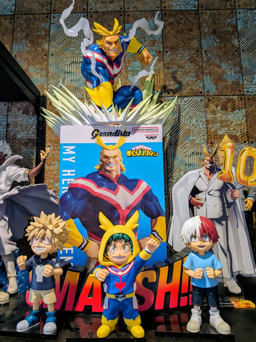 Bogeyman1031's tweet photo. GIGO限定のグランディスタオールマイトは箱のままこう飾るんじゃい！ https://t.co/C1aivEzrto
