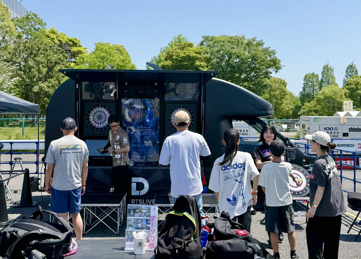 sportsdarts_pj's tweet photo. 遊びの祭典『CHIMERA GAMES』の2日目がスタート！スポーツダーツ体験ブースを開催していまーす🎯

そして本日はプロスペクトプレイヤーの中島零維選手、望月心瑳選手の2名がダーツ普及活動に参加してくれます✨ https://t.co/W92eMpeqtL