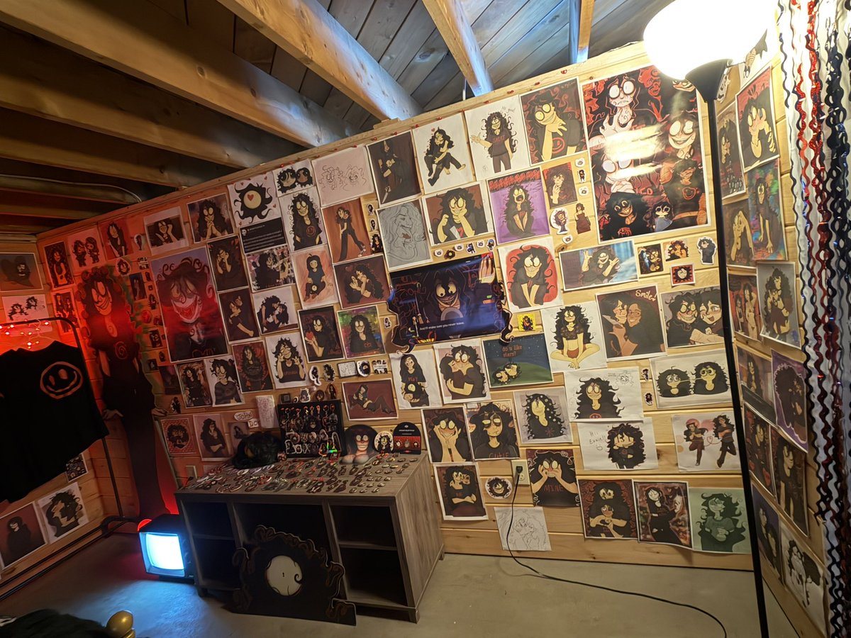 smilehoya1995's tweet photo. I might get cancelled but think it’s really weird when people dedicate themselves to a character and view them as a real partner and have like, entire shrines dedicated to them? How desperate can you be? https://t.co/TiFKWiXB0r