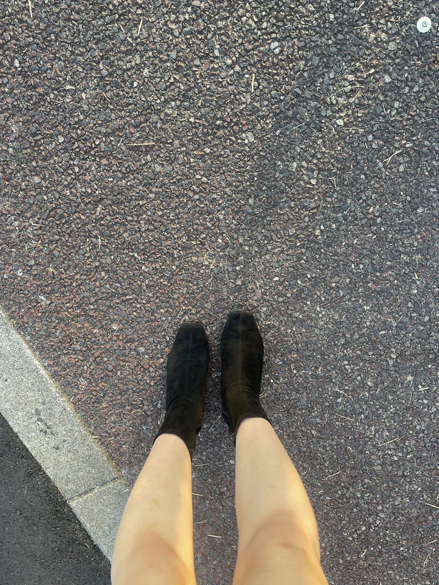 8282mnmn's tweet photo. ショートブーツなら行けるかと思ってたけど暑いですね🫠笑 https://t.co/1D73BM4FGU