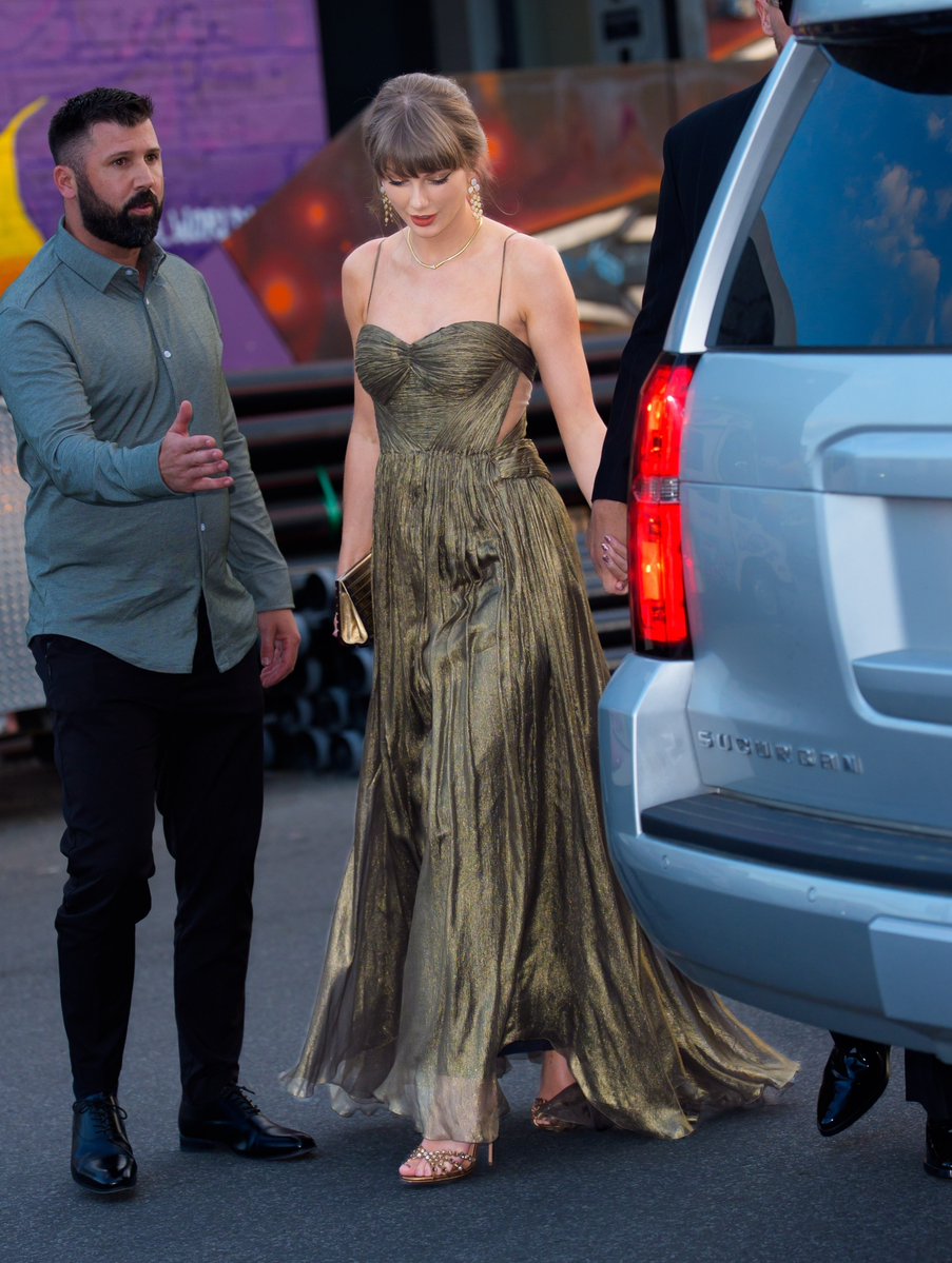 Taylor Swift in 4k tweet media