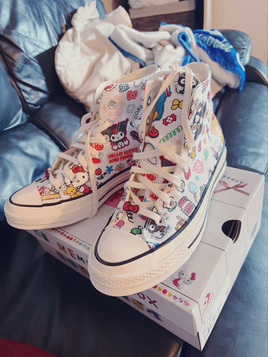 bees_bonez's tweet photo. New shoes from my mum https://t.co/cbIzbVAxzc
