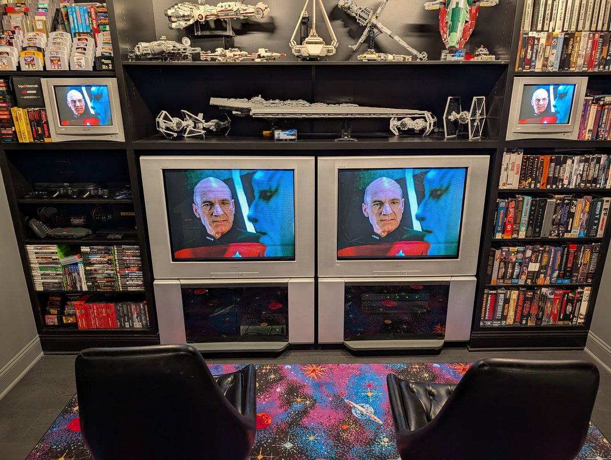 Gewal's tweet photo. Can now toggle between 4:3 &amp; 16:9 formats....

Nvidia Shield TV -> Extron 301 -> HDMI2comp scaler-->other stuff https://t.co/SQyZFW3NNE