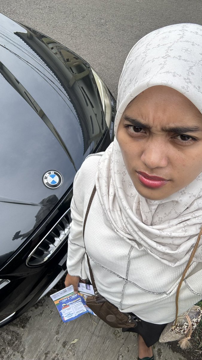 alliyaaar's tweet photo. Panas keringetan dari badan ampe muka2 mana baju yg gue pake baju baru ngambil ya sayang lah???? https://t.co/JwbP9NbSLg