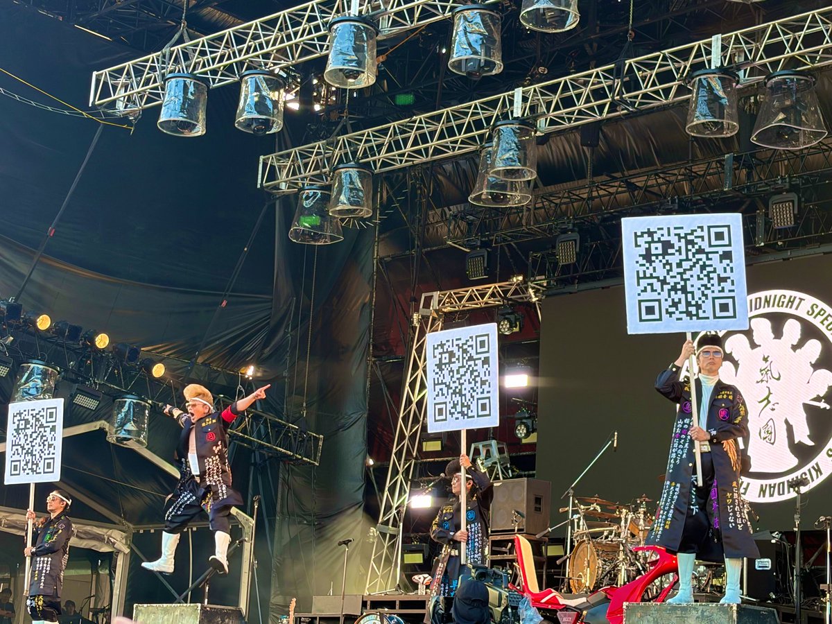 nuruo33's tweet photo. メトロック1日目！氣志團がスピ系バンドという氣づきを得ました
フェス飯も並ばないし、芝生で気持ち良いし居心地のよいフェス。激し目のバンドきてほしいなー。ホルモン SiMあたり！ https://t.co/Q5tDm1hRrH