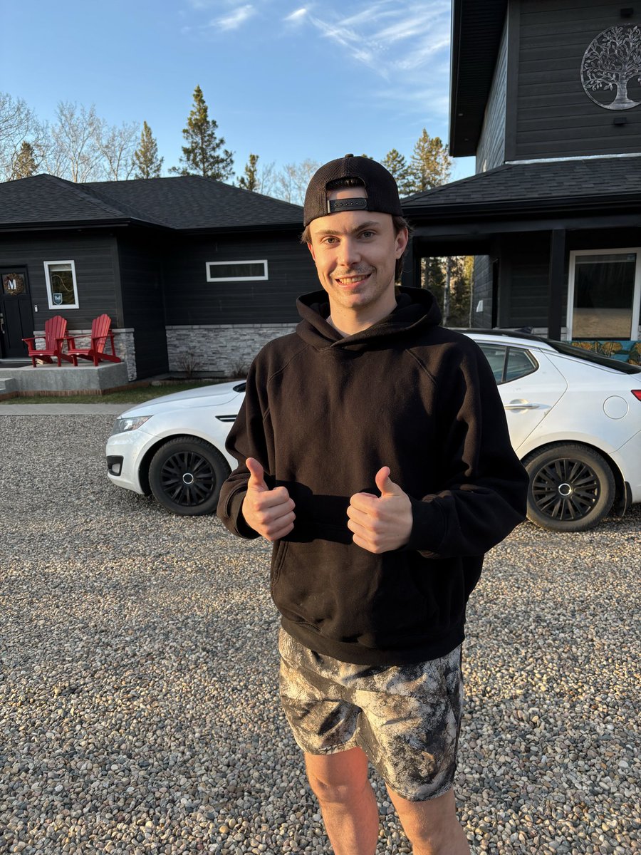 JEM438288's tweet photo. No matter where life takes you, there is no better excitement than seeing you walk through that front door. Even better to have your fan base waiting @rjenns5. Welcome home, my boy! ❤️ https://t.co/KUgJKbdGWo