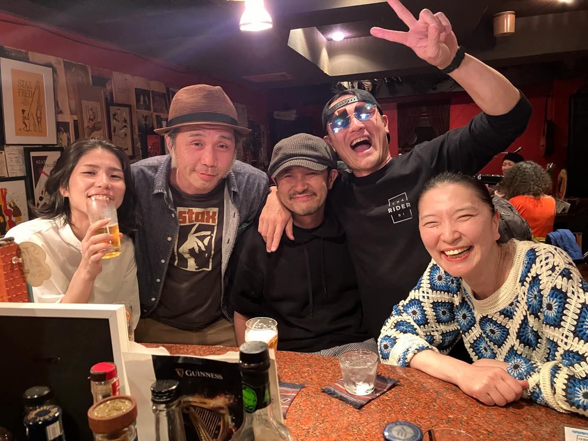anisimatu's tweet photo. すっごく暑いじゃん。
こんにちは。西松です。

今月初めは新高円寺STAX FREDでしげとよさん、大山克幸さん、no6oさんとLIVE、ありがとうございました！！
他には、ちくしょーって思うことをサッポロビールで流し込み。
友達の結婚報告を聞き、久々にいい話を聞いて復活した5月の前半でした。 https://t.co/qyG56HAfKn