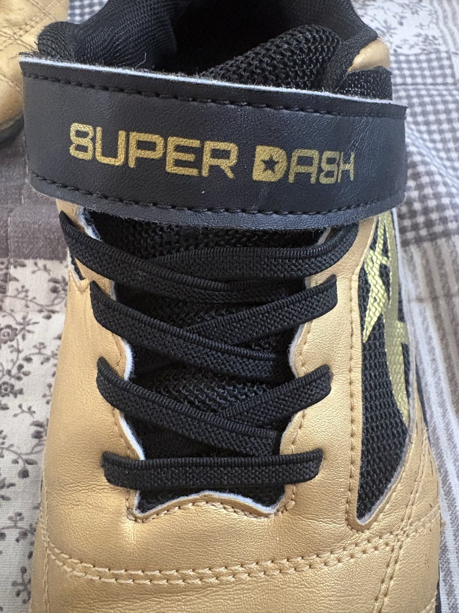 shio458's tweet photo. 息子の靴なんだけど
SUPER DASHって書いてあるのに
Sが8に見えてしまう😍
eighterならこの気持ちわかるかな☺️ https://t.co/9JeNGyLfEN