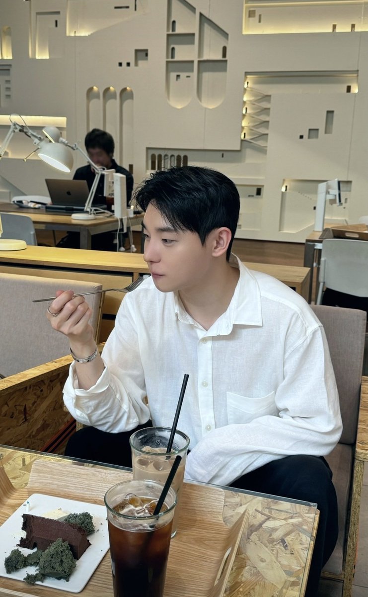 비니 tweet media