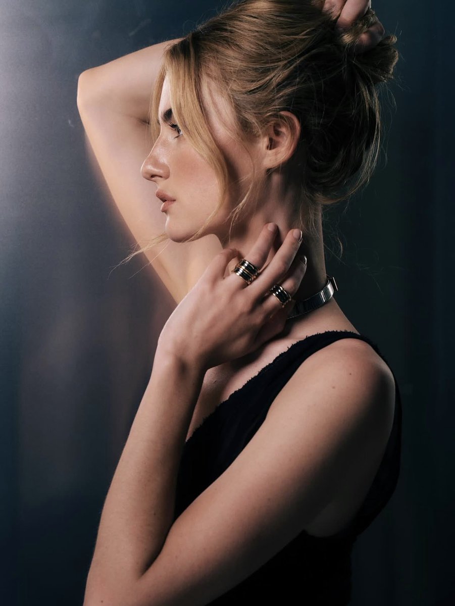 gvpattenupdates's tweet photo. Grace Van Patten stuns for @Bulgariofficial 🖤 https://t.co/oP8u9X6tjQ