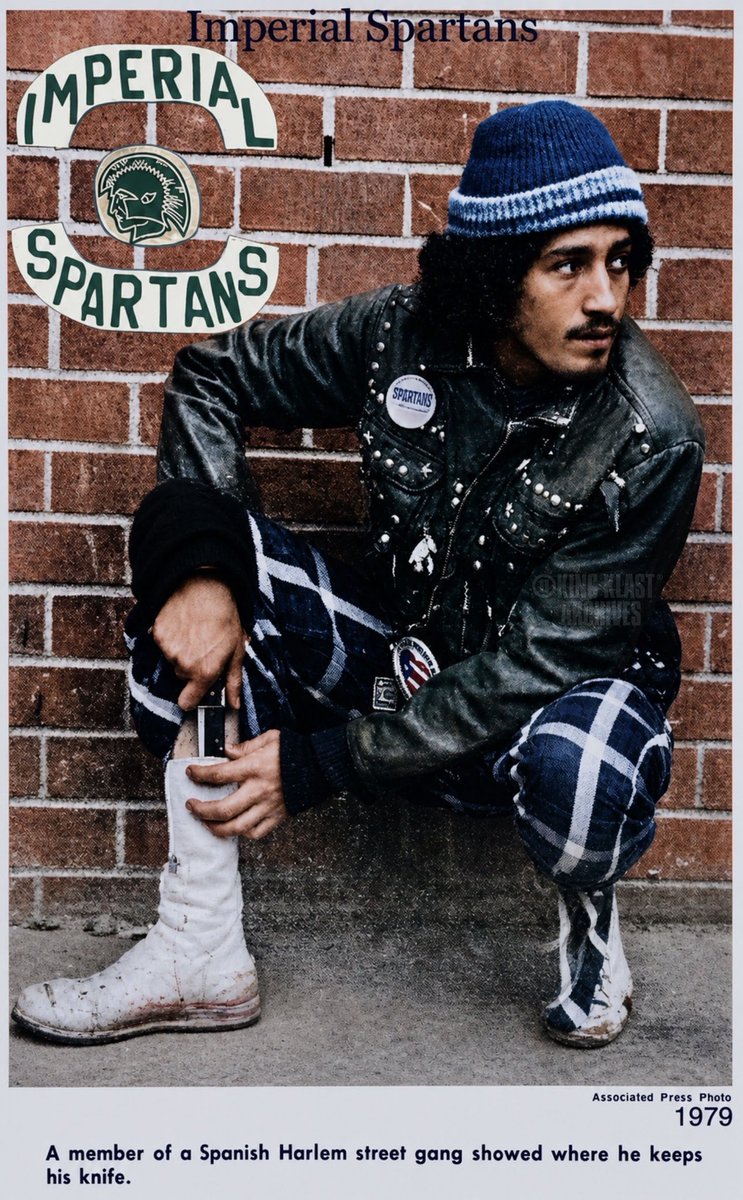 kingklast's tweet photo. NYC 1979… He Pulled THIS Out His Sock 😳 | Imperial Spartans – Spanish Harlem

#ImperialSpartans #SpanishHarlem #Manhattan #NYC #NY #StreetGangs #YouthGangs #NYCGangHistory #ClassicNYStreetGangs #KingKlastArchives #KingKlast #1970sNYC #VintageNYC #NYCHistory #UrbanHistory https://t.co/IbKabh7atr