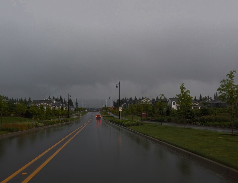 plainsnomad's tweet photo. Multiple areas of low-hanging, rising scud under the weakly-rotating thunderstorm that passed over Bonney Lake this afternoon. Looking east from Tehaleh at 455pm #wawx https://t.co/HXwwqcVX4M