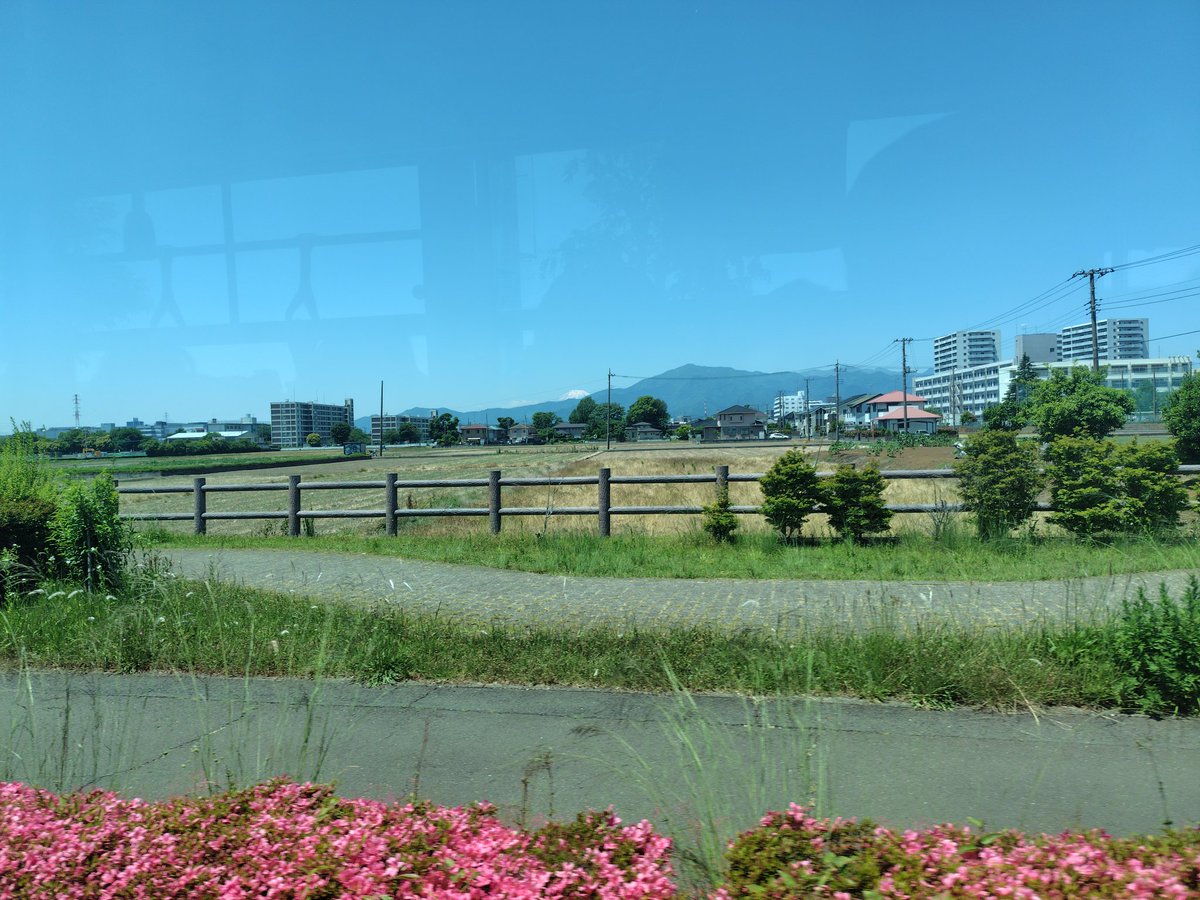 SugimotoTab's tweet photo. 今日はあの山のムコウ
#tricolor-music https://t.co/BFx6BHE5xm