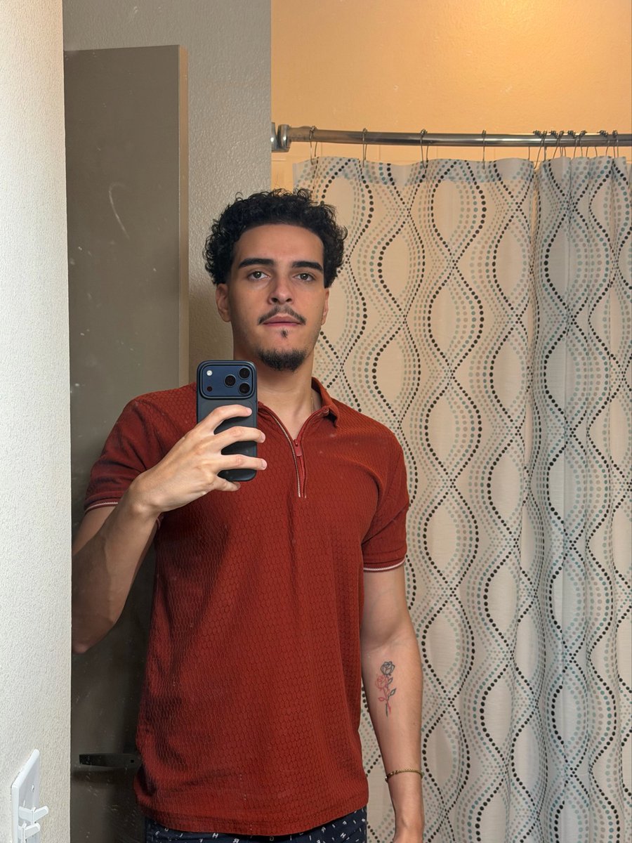 0hris's tweet photo. mirror dirty asab https://t.co/OPByGvlyW5