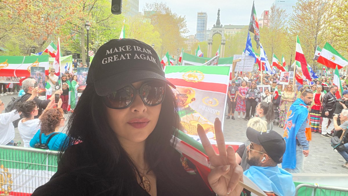 Goldie Ghamari | گلسا قمری 🇮🇷 tweet media